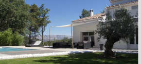 Villa contemporaine face à la Sainte Victoire